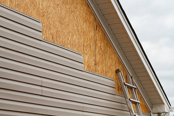 Professional Emergency Siding Repair technician working in East Brunswick, NJ